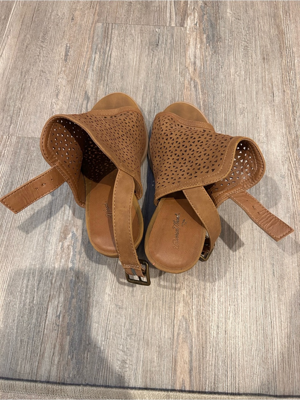 Universal Thread Perforated Tan Slingback Sandals